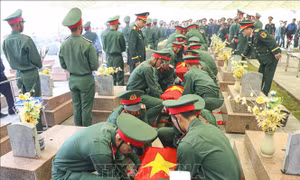 Truy điệu, an táng hài cốt liệt sỹ quân tình nguyện Việt Nam hy sinh tại Lào