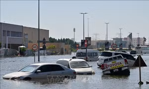 Lũ lụt lịch sử tại UAE và Oman có thể do tình trạng nóng lên toàn cầu