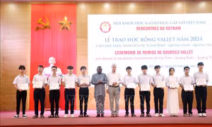 Trao học bổng Vallet cho 212 học sinh, sinh viên ưu tú