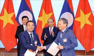 EVN ký nhiều biên bản ghi nhớ phát triển dự án và mua điện từ Lào