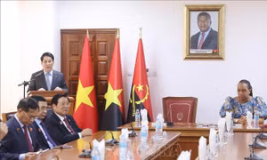 Chủ tịch nước Lương Cường thăm và làm việc với lãnh đạo đảng Phong trào Nhân dân Giải phóng Angola