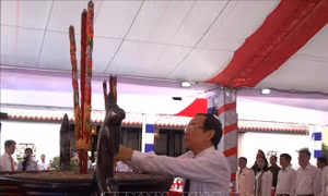 Lãnh đạo TP Hồ Chí Minh dâng hương tưởng niệm các Anh hùng liệt sĩ tại Côn Đảo