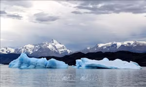 Sập hang động băng tại Iceland, 2 người mất tích