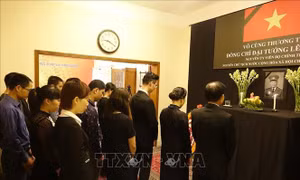 Đại sứ quán Việt Nam tại Ukraine và Bangladesh tổ chức lễ viếng nguyên Chủ tịch nước Lê Đức Anh