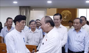 Chủ tịch nước Nguyễn Xuân Phúc tiếp xúc cử tri Quận 10, TP Hồ Chí Minh