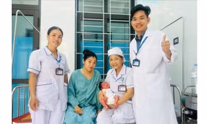 Kịp thời cứu sống sản phụ bị băng huyết khi sinh con trên xe khách