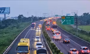 Điều tiết phương tiện đi vào làn dừng khẩn cấp một số đoạn trên cao tốc TP Hồ Chí Minh - Trung Lương để giảm ùn tắc