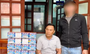 Bắt giữ 2 đối tượng vận chuyển, tàng trữ trái phép hơn 1,2 tạ pháo hoa nổ