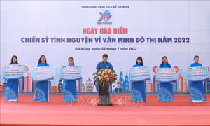 Tuổi trẻ Đà Nẵng hưởng ứng ngày cao điểm Chiến sĩ tình nguyện vì văn minh đô thị