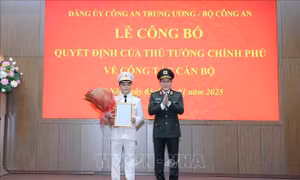 Trao quyết định bổ nhiệm Thiếu tướng Đặng Hồng Đức giữ chức vụ Thứ trưởng Bộ Công an