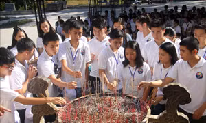 Tri ân các Anh hùng Liệt sỹ tại Nghĩa trang Liệt sỹ Quốc gia Trường Sơn