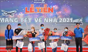 Tặng vé máy bay, vé xe ô về quê ăn Tết cho 3.000 sinh viên, người lao động