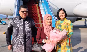 Chủ tịch Hạ viện Malaysia bắt đầu thăm chính thức Việt Nam