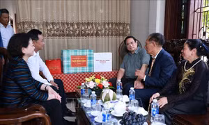 Thủ tướng Phạm Minh Chính thăm thương binh tại Quảng Trị