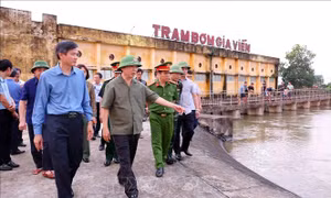 Sẵn sàng mọi phương án thoát lũ sông Hoàng Long, Ninh Bình