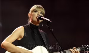 Taylor Swift khép lại chuyến lưu diễn The Eras Tour tại châu Âu