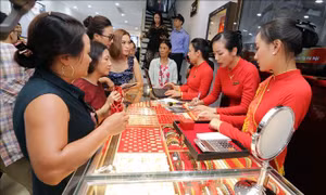 Giá vàng sáng 30/1 tăng mạnh trong phiên đầu năm Canh Tý