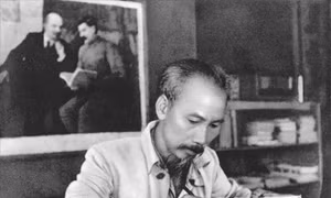 130 năm ngày sinh Chủ tịch Hồ Chí Minh: Míttinh kỉ niệm trọng thể tại Lào