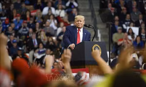  Tổng thống Trump vượt qua ứng cử viên Joe Biden trong cuộc thăm dò dư luận 