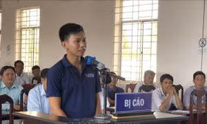 Lĩnh án 5 tháng tù vì trốn nghĩa vụ quân sự