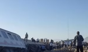 Tàu hỏa trật bánh ở miền Nam Iran