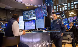 Chỉ số Dow Jones tiến gần mốc lịch sử 50.000 điểm