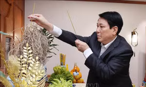 Chủ tịch nước Lương Cường dâng hương tưởng nhớ nguyên lãnh đạo Đảng, Nhà nước