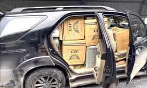 Phát hiện xe ô tô chở hơn 10.000 bao thuốc lá không rõ nguồn gốc