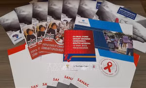 Ngày Thế giới phòng, chống HIV/AIDS 1/12: 'Liều thuốc' bình đẳng