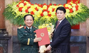 Chủ tịch nước Lương Cường trao quyết định thăng quân hàm, cấp bậc hàm cho sĩ quan cao cấp Quân đội và Công an