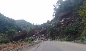 Bình Thuận: Sạt lở trên tuyến đường đèo Đại Ninh
