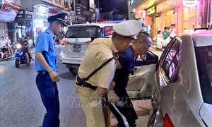 Quảng Ninh: Xử lý lái xe taxi 'dù' bỏ trốn, gây mất an ninh công cộng
