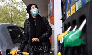 Giá dầu thế giới tăng vọt