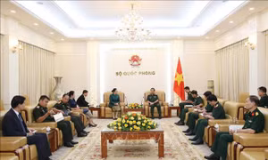Bộ trưởng Quốc phòng Phan Văn Giang tiếp các Đại sứ Lào, Nhật Bản tại Việt Nam