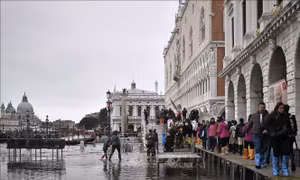 Thủy triều liên tục dâng cao ở Venice