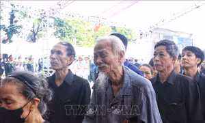 Người dân bày tỏ niềm tiếc thương 'Người học trò xuất sắc của Bác Hồ'