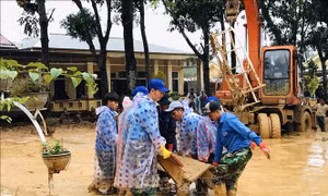 Tái thiết sau lũ lụt lịch sử - Bài cuối: Sống chung với lũ, ứng phó kịp thời với sạt lở đất