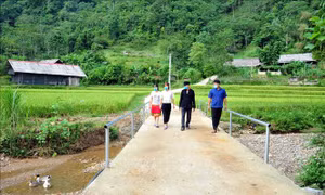 Người 'mở lối' giúp dân thoát nghèo ở Khau Cau