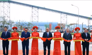 Thủ tướng Nguyễn Xuân Phúc cắt băng khánh thành Nhà máy Nhiệt điện Thái Bình
