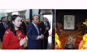 Chủ tịch nước Nguyễn Xuân Phúc dâng hương tưởng nhớ Chủ tịch Hồ Chí Minh 