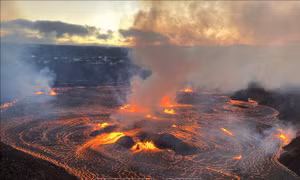 Núi lửa Kilauea ở Hawaii tiếp tục 'thức giấc'