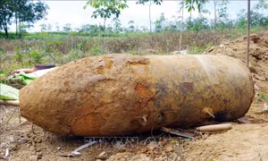 Hủy nổ an toàn quả bom nặng 334 kg sót lại sau chiến tranh