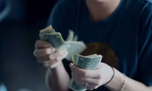 Gen Z và bẫy tư duy YOLO