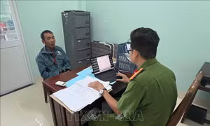 Hát karaoke quá giờ, người đàn ông bị hàng xóm dùng mã tấu chém