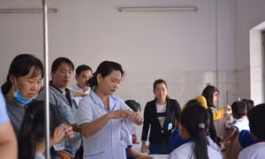 Trên 50 học sinh ở Long An nhập viện nghi ngộ độc thực phẩm
