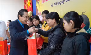 Thăm, tặng quà công nhân lao động Hà Nội dịp Tết Nguyên đán 