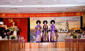 Quảng bá áo dài Việt Nam ra thế giới