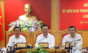 Bộ trưởng Đinh Tiến Dũng: Hà Tĩnh cần cơ cấu nguồn thu phù hợp