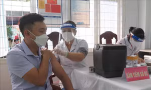 Người dân Phú Yên chủ động tiêm mũi tăng cường vaccine phòng COVID-19