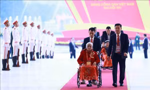 Đại biểu đến dự khai mạc Đại hội XIV của Đảng